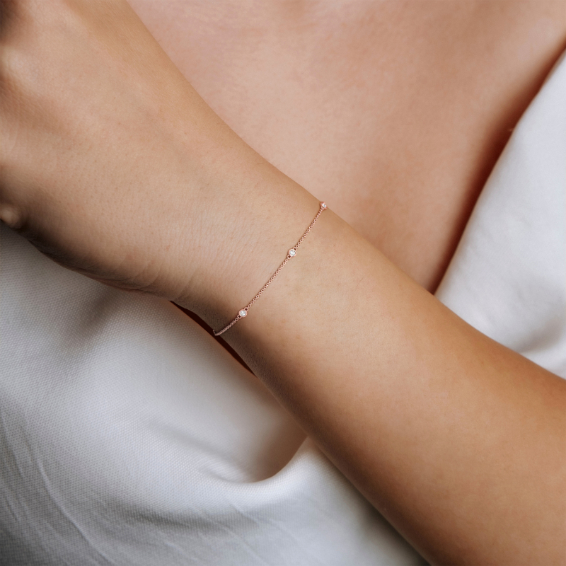 0.11 CT Lab Grown 5 Diamond Bezel Set Bracelet Bezel Set In 18K Rose Gold