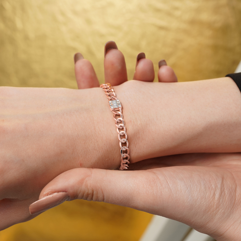0.44 CT Lab Grown Emerald Illusion Curb Chain Bracelets  In 18K Rose Gold