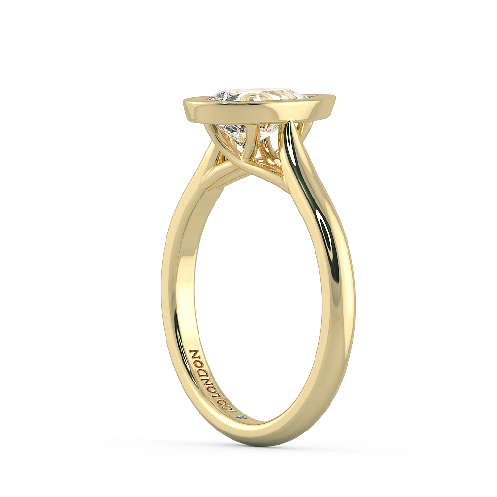 Pear Solitaire Engagement Rings